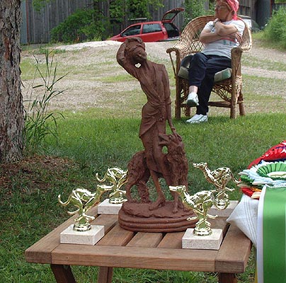 Tytti� actually found the statue on the way to Silkenfest!